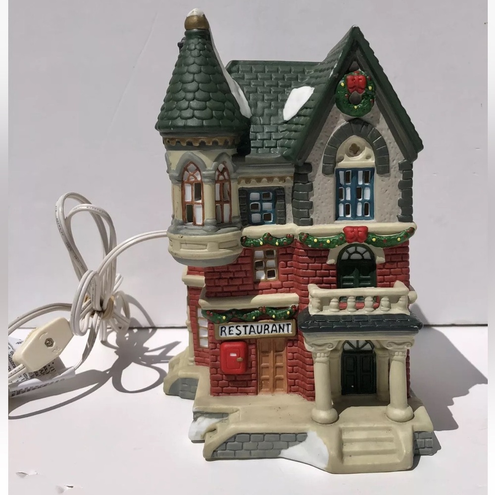 Vintage Fine Porcelain Christmas Village Restaurant 6" x 6" Lighted Ps2